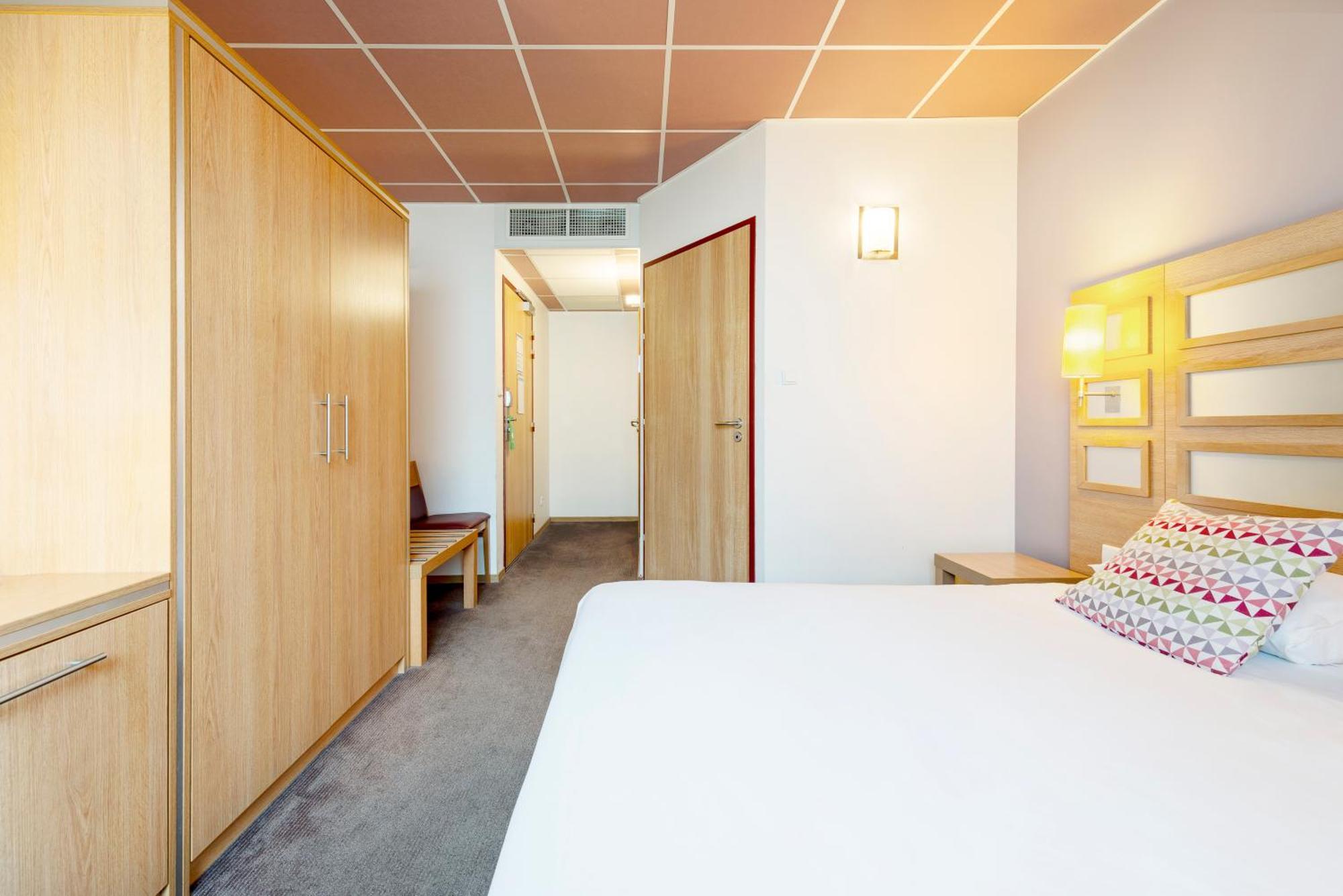 Hotel Campanile Metz Nord - Talange Esterno foto